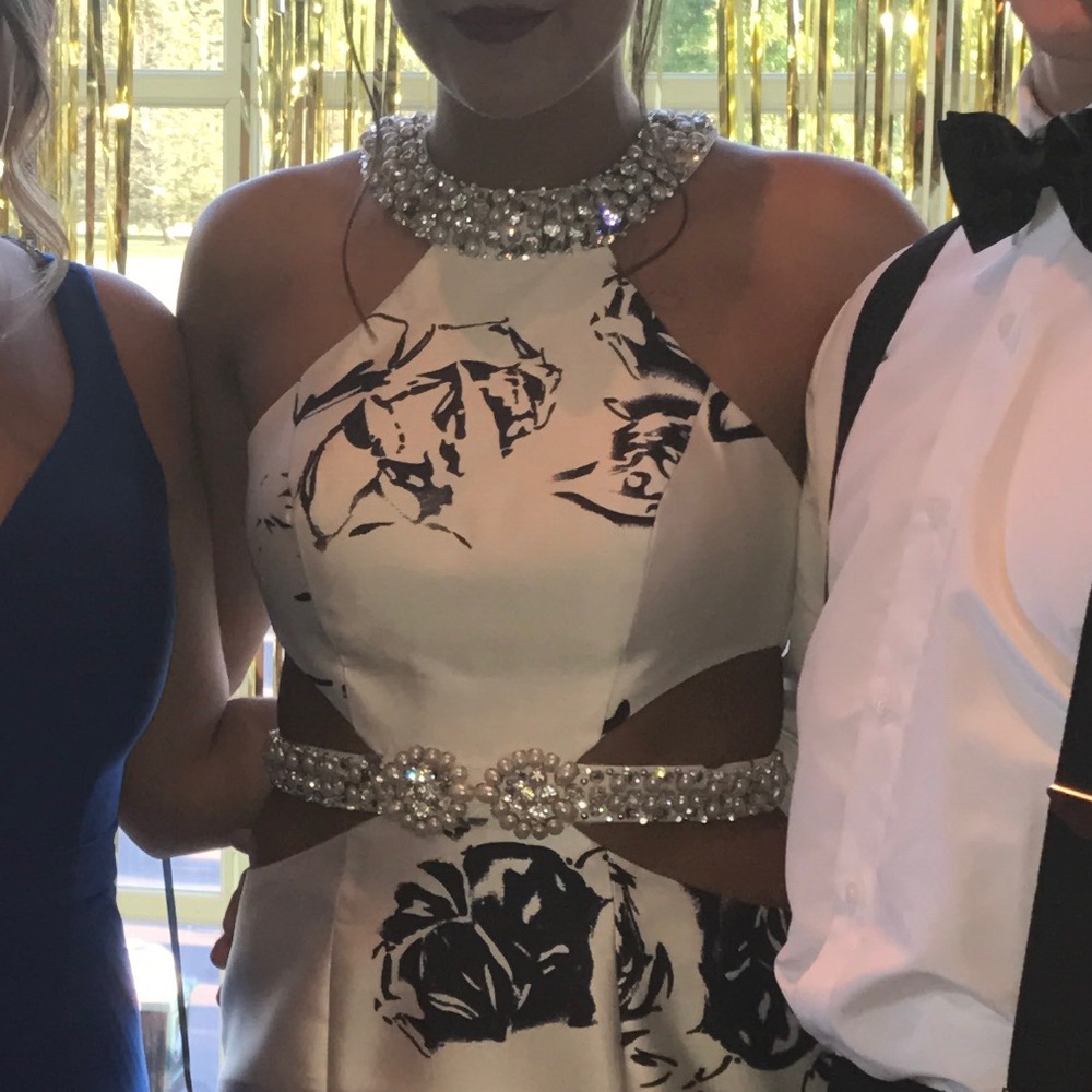 Prom Dress - Picture 2 of 4